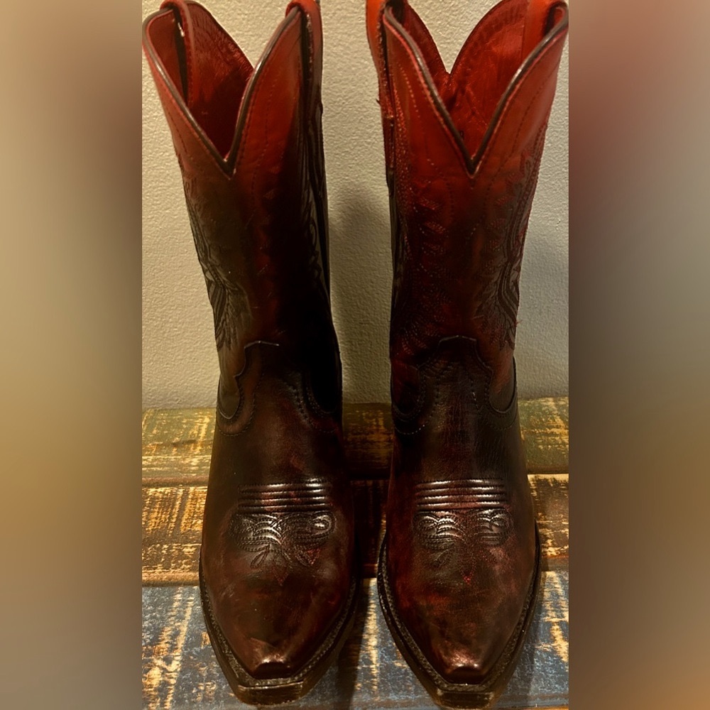 Ariat Circuit Stella Red Ombre Boots Size 7M